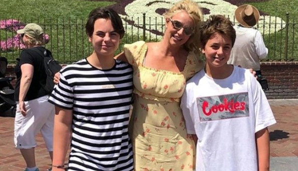 Hết lên án chồng cũ, Britney Spears lại kể tội hai con trai