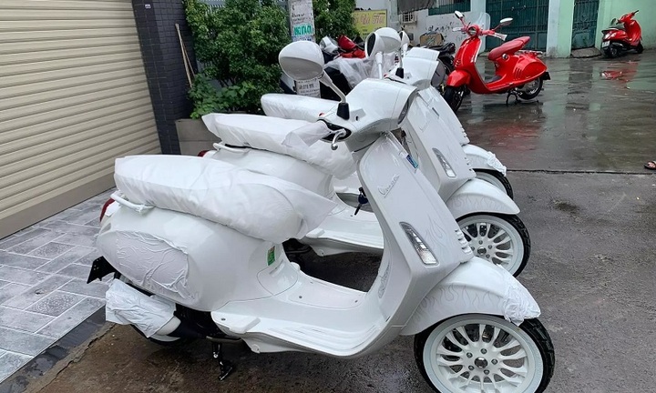 Dân buôn 'hét' giá xe Vespa Sprint Justin Bieber cao hơn gốc gần 100 triệu đồng