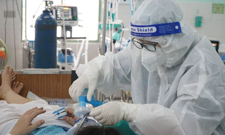 Số ca mắc COVID-19 tăng trở lại cùng nguy cơ 'dịch chồng dịch'