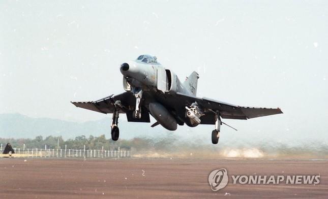 Hàn Quốc: Máy bay chiến đấu F-4E rơi xuống biển Hoàng Hải