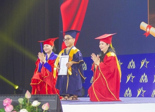 Nghị lực phi thường của chàng thủ khoa 'hạt tiêu'