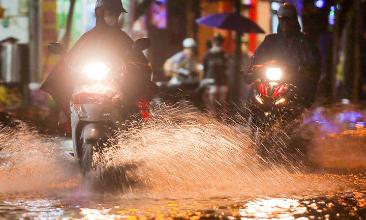 Thời tiết ngày 12/8: Bắc Bộ và Thanh Hóa có mưa to đến rất to, đề phòng ngập úng