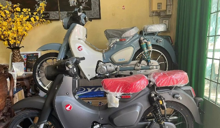 Honda Cub C125 chưa đổ xăng, biển lộc phát giá 300 triệu đồng