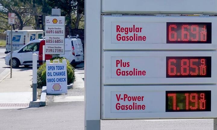 Người Mỹ thoát khỏi 'ác mộng giá xăng'