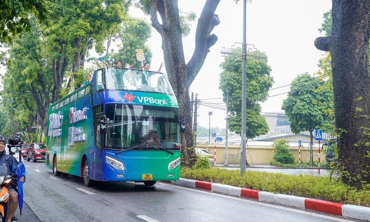 'Mục sở thị' chuyến xe 'Thịnh Vượng' của VPBank dịp sinh nhật 29 tuổi