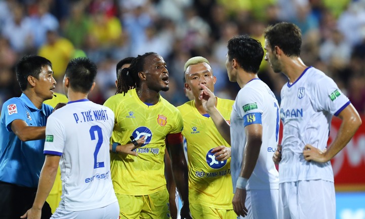 Vòng 12 V-League: Nam Định, Sài Gòn FC chìm sâu