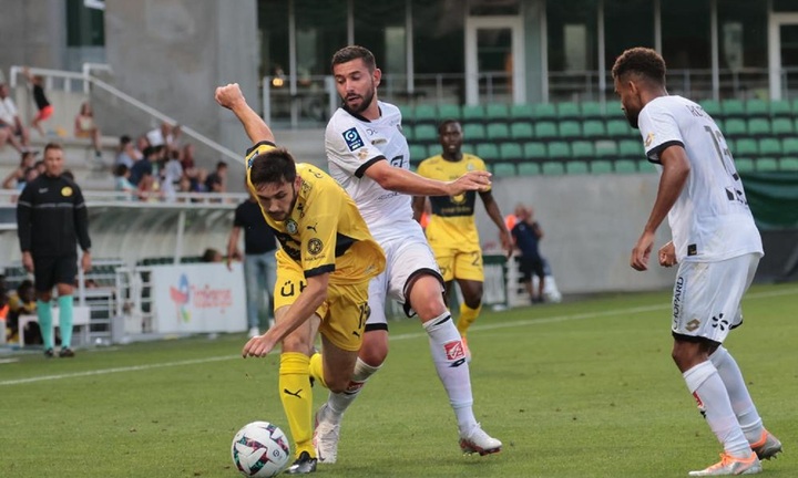 Quang Hải dự bị cả trận, Pau FC thua đau vì sai lầm ngớ ngẩn