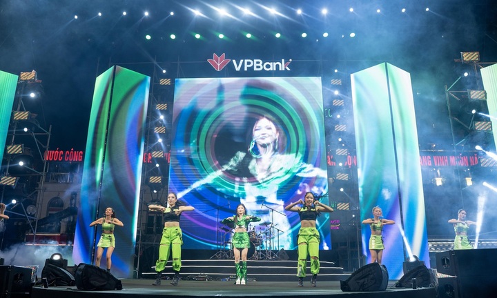 Phiêu với màn trình diễn 'đỉnh chóp' của Ngọt và Chillies tại đêm nhạc VPBank