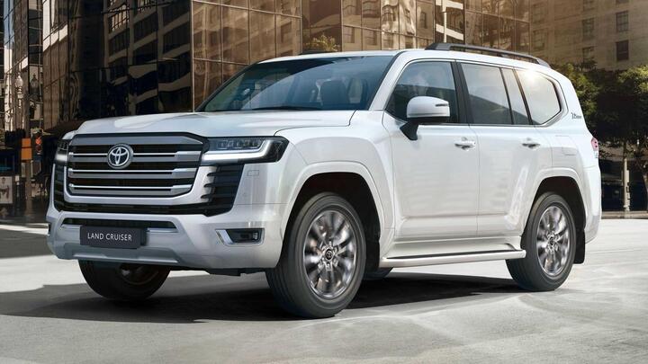 Toyota Land Cruiser đã qua sử dụng có giá cao gấp đôi xe mới