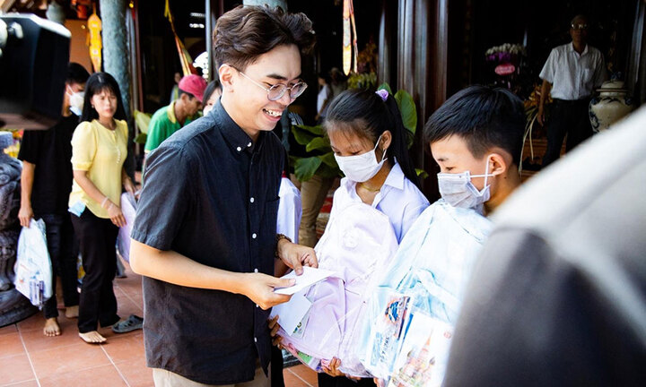 Diễn viên Minh Dự lập quỹ khuyến học cho trẻ em bằng tiền nhuận bút