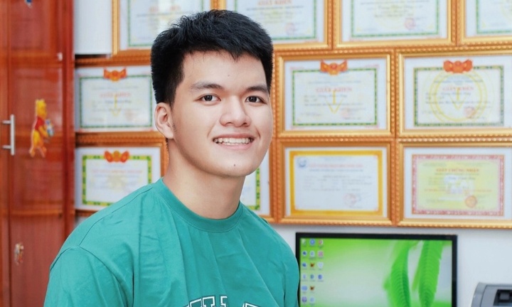 Nam sinh Quảng Trị giành 12 học bổng Mỹ