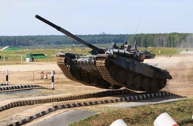 Ảnh: Đội tuyển xe tăng Việt Nam thi đấu lượt đầu tiên ở Army Games