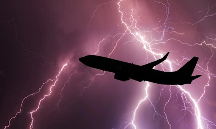 30 chuyến bay không thể cất, hạ cánh ở Tân Sơn Nhất do mưa lớn