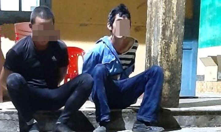 Dùng súng điện và bình xịt hơi cay đi trộm chó, 2 thanh niên bị bắt quả tang