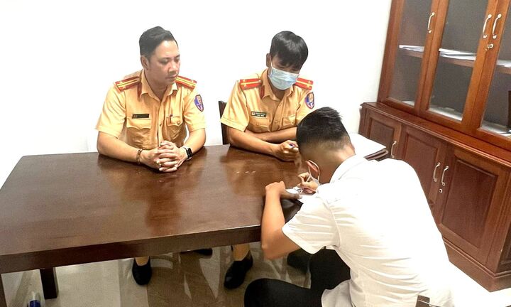  Lắp còi hơi rồi bấm inh ỏi để tranh đường, tài xế taxi bị phạt tiền triệu