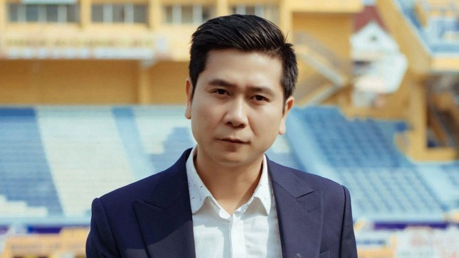 Hồ Hoài Anh đến trình diện, giải trình tại Học viện Âm nhạc Quốc gia Việt Nam