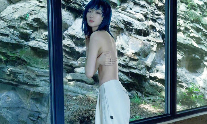 Vẻ đẹp siêu gợi cảm của 'Mưu nữ lang' Châu Đông Vũ trên tạp chí