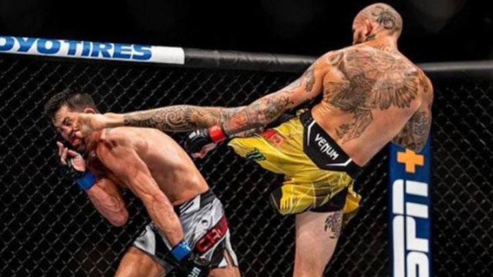 Video: Võ sĩ tung đòn 'vô ảnh cước' tuyệt đỉnh, hạ knock-out đối thủ