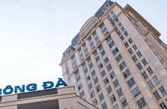 Cổ phiếu vừa lên đỉnh, lãnh đạo nhanh tay đồng loạt chốt lời