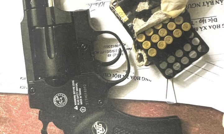 Công an Đà Nẵng đột kích ‘lô cốt’ ma túy, thu giữ súng cùng 35 viên đạn