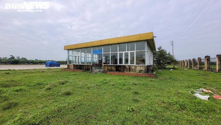 Thi thể người đàn ông trong bến xe bỏ hoang ở Hà Tĩnh