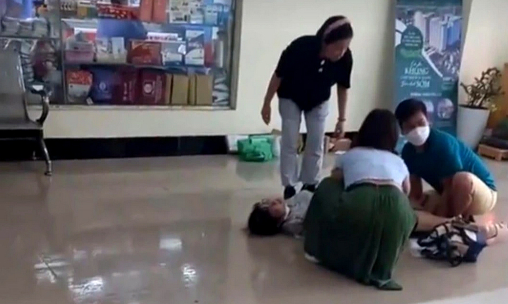 Video: Chồng đỡ đẻ cho vợ tại sảnh chung cư ở Hà Nội