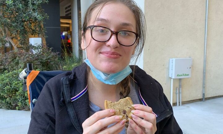 Tỉnh dậy sau 2 tuần hôn mê, cô gái gây sốc khi nói chuyện như người nước ngoài