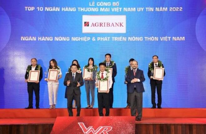 Agribank lọt Top 10 Ngân hàng thương mại Việt Nam uy tín 2022