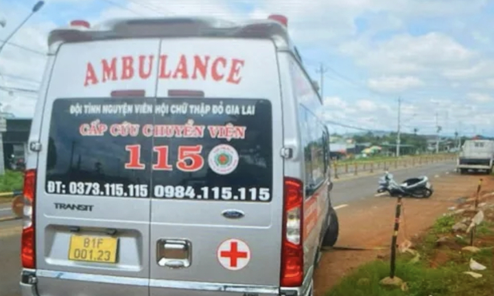 Gia Lai: Xe cứu thương va chạm xe máy, một người thiệt mạng