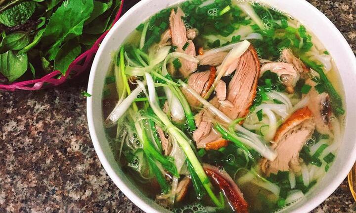 Phở vịt quay béo ngậy thơm lừng đặc sản xứ Lạng, ăn một lần là nhớ mãi