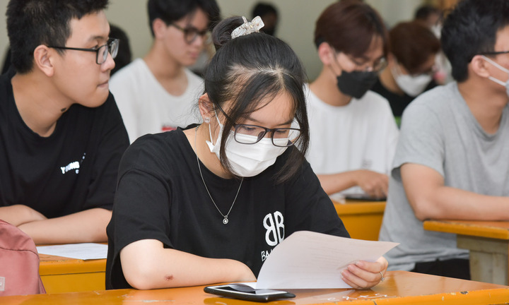 Những trường đại học đầu tiên điều chỉnh học phí 2023