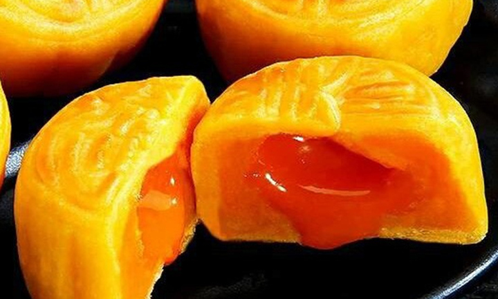 Cách làm bánh trung thu trứng muối tan chảy siêu dễ