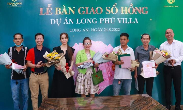 Trần Anh Group chính thức bàn giao sổ hồng dự án Long Phú Villa