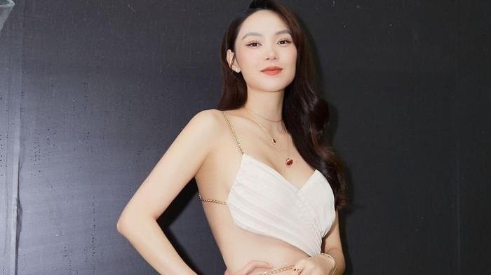 Bị đạo diễn Vũ Ngọc Đãng hỏi khó, Minh Hằng trả lời khiến nhiều người bất ngờ