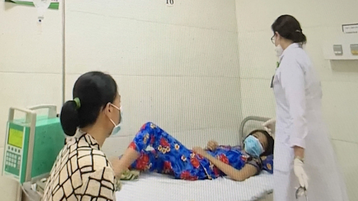 Video: Thực hư thiếu nữ có biểu hiện bệnh dại được chữa khỏi