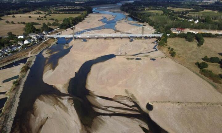 Tổng thống Pháp Macron: 'Thời kỳ no đủ đã chấm dứt'