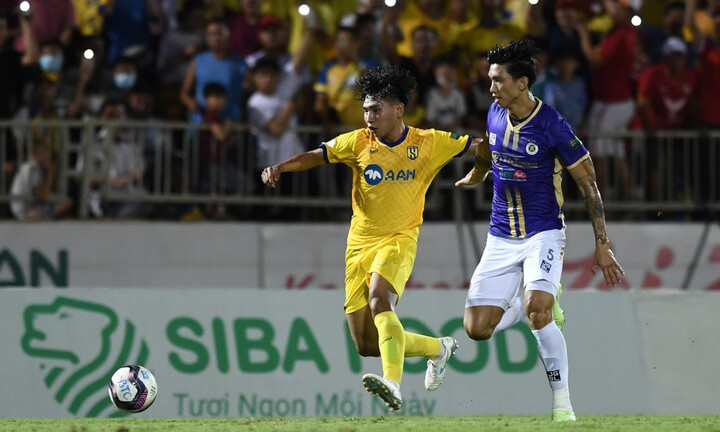 Hòa Hà Nội FC, SLNA dễ mất vị trí nhì bảng