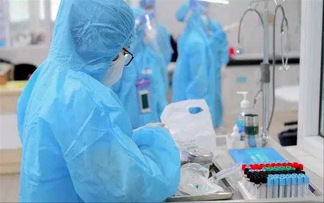 Ca mắc COVID-19 tăng mạnh, Bộ Y tế thúc đẩy nhanh tiêm vaccine