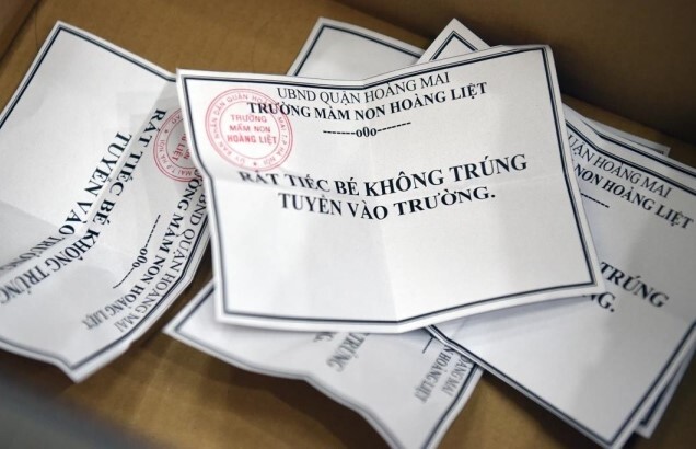 Phụ huynh bốc thăm giành suất học mầm non: Hiệu trưởng đề xuất xây thêm trường