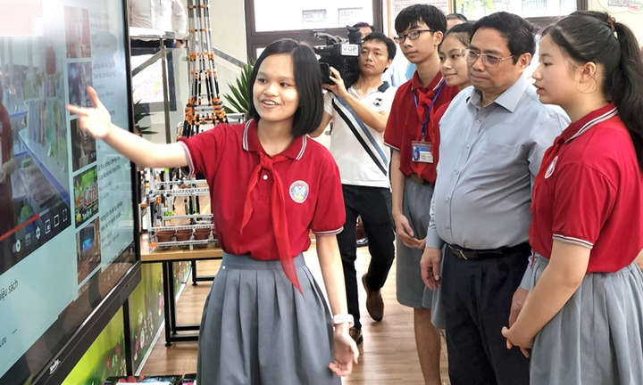 Thủ tướng Phạm Minh Chính thăm cụm liên trường tại tỉnh Lào Cai