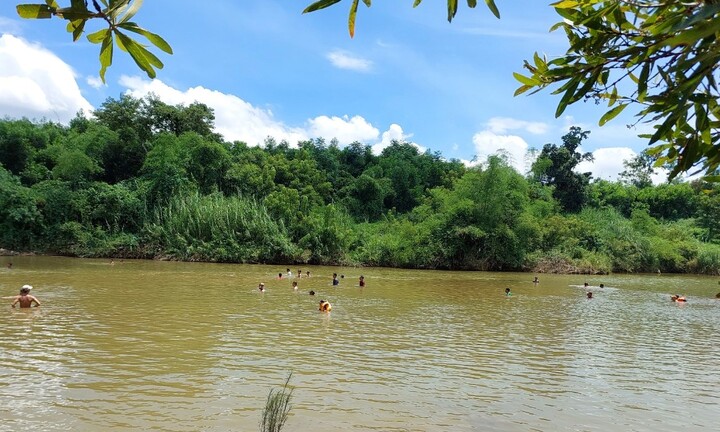 Về quê tắm sông, hai cha con chết đuối thương tâm