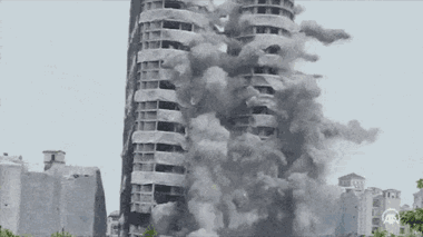 Video: Hai tòa nhà 30 tầng xây dựng trái phép bị phá hủy ở Ấn Độ