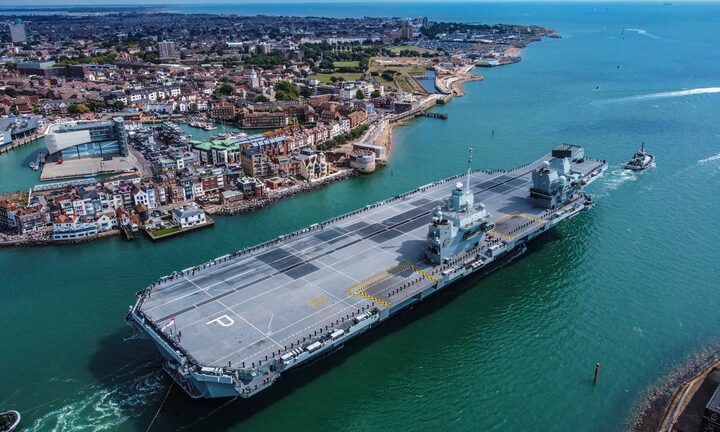 Vừa ra khơi một ngày, tàu sân bay 3,5 tỷ USD của Anh gặp sự cố