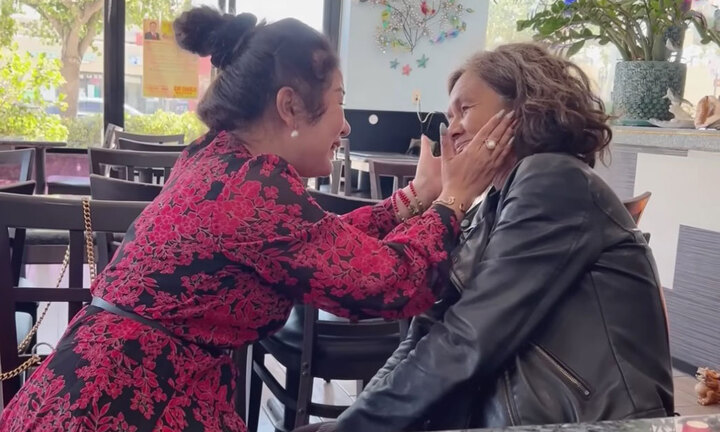 Thuý Nga 'vui run người' khi vô tình gặp lại ca sĩ Kim Ngân 