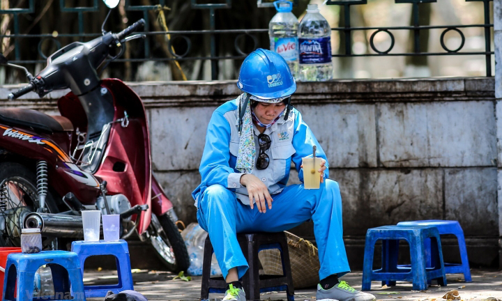 Thời tiết ngày 30/8: Hà Nội nắng nóng, TP.HCM mưa dông rải rác lúc chiều tối