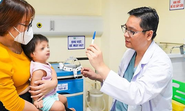 Bé gái 10 tháng tuổi mắc dị tật sọ mặt hiếm gặp