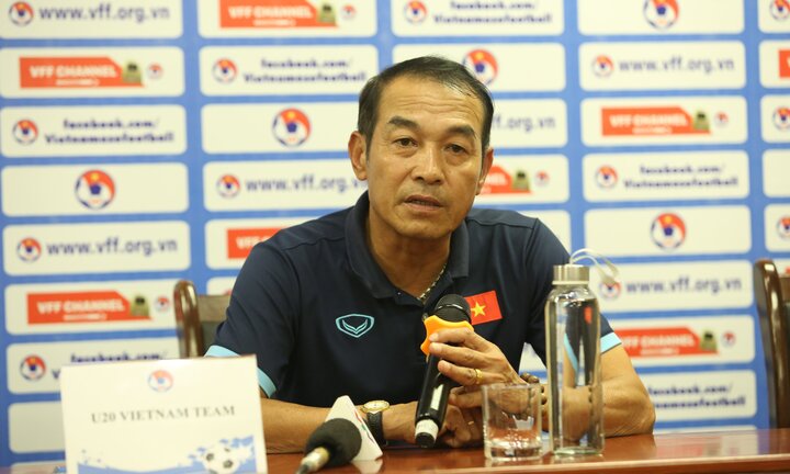 HLV Đinh Thế Nam: 'Cầu thủ U20 Việt Nam thiếu tự tin, chuyền sai nhiều'
