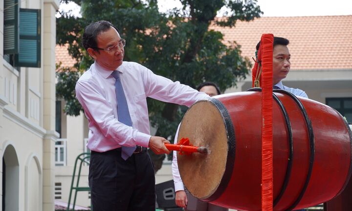 Bí thư Nguyễn Văn Nên dự lễ khai giảng tại ngôi trường cổ nhất TP.HCM