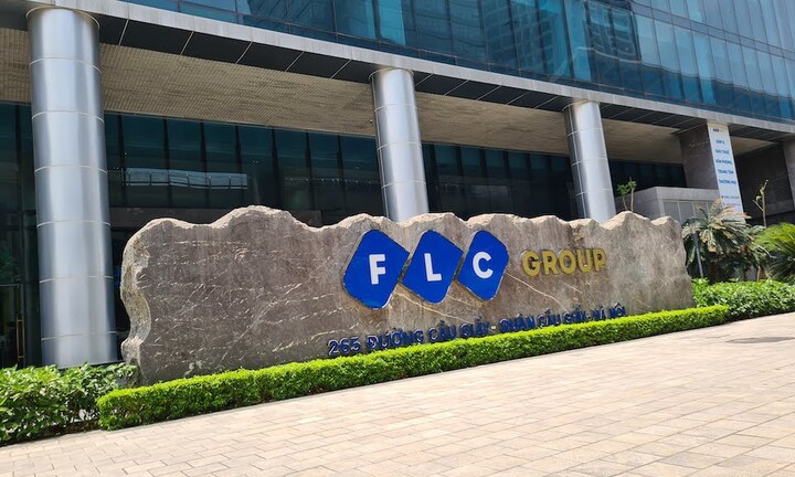 HoSE đình chỉ thêm một cổ phiếu ‘họ FLC’