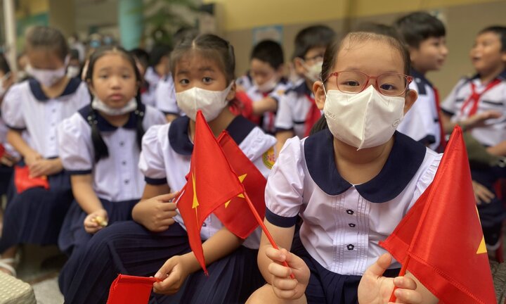 Thứ trưởng GD&ĐT: Tránh lạm thu dưới mọi hình thức